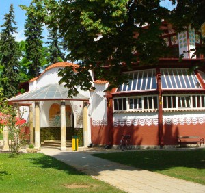 Il padiglione art nouveau Dvorana nella città termale di Mšené-lázně / The Art Nouveau Dvorana pavillion in Mšené-lázně