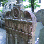 Tomba del rabbino Loew. Vecchio cimitero ebraico. Josefov, Praga / Grave of Rabbi Loew. Old Jewish Cemetery. Josefov, Prague © Postdlf, Wikimedia