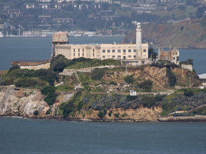 Il penitenziario di Alcatraz nella baia di San Francisco / The Alcatraz prison in the San Francisco Bay © Wikipedia